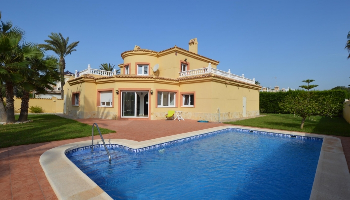THE VILLA IN ONE OF THE BEST AREA OF CABO ROIG FOR SALE