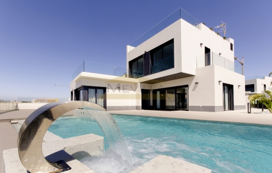 Wake up every morning with the spectacular views from our villas for sale in Orihuela Costa
