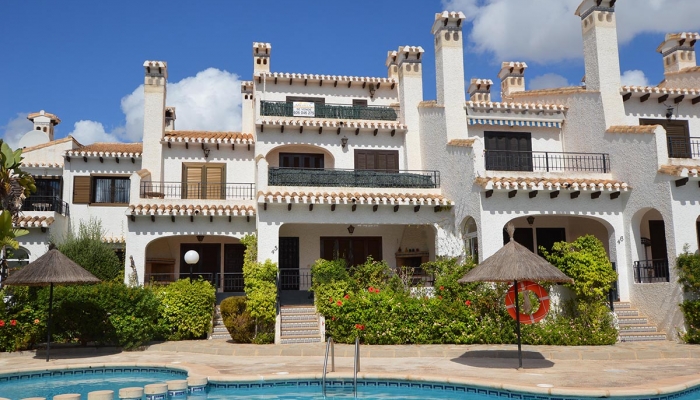 LOVELY TOWNHOUSE WITH SEA VIEWS IN CABO ROIG FOR SALE 
