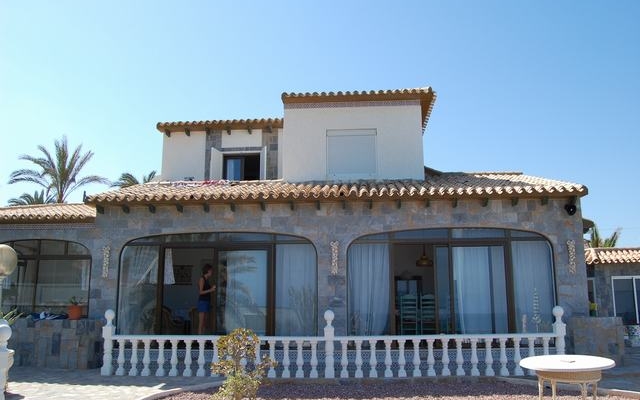 HOUSE FOR SALE IN CABO ROIG
