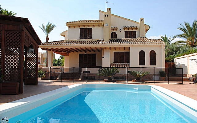 VILLA IN CAMPOAMOR ON THE BEACHSIDE FOR SALE