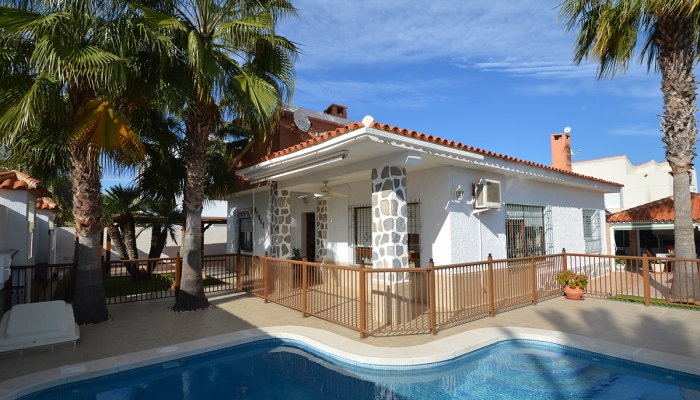 A MODERN STYLE VILLA IN CABO ROIG FOR SALE