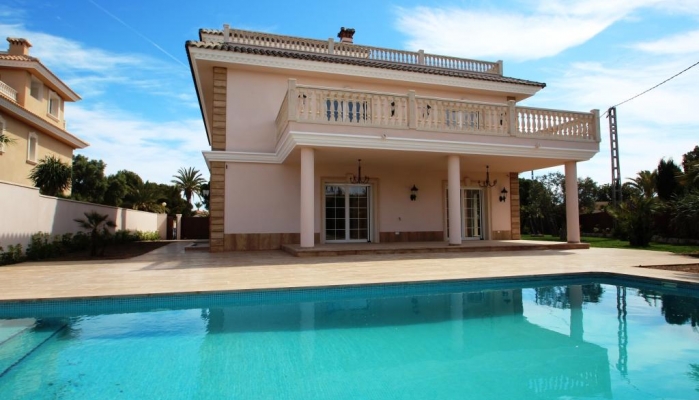 LUXURY VILLA WITH ELEVATOR NEXT TO THE BEACH IN CABO ROIG