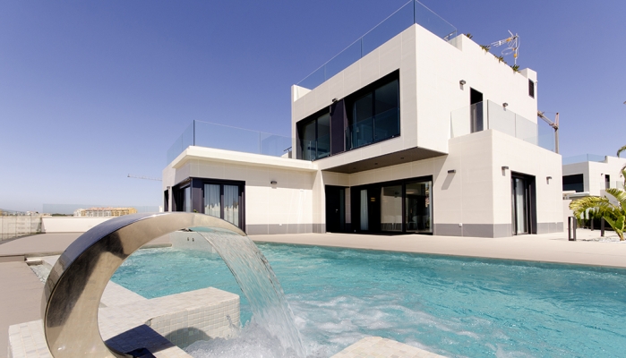 Luxury detached villa of contemporary style in the Dehesa de Campoamor