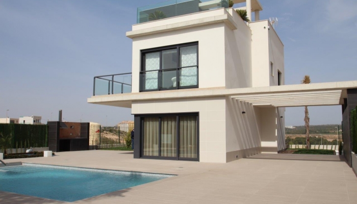 Modern villa close by the beach and with seaviews in Campoamor
